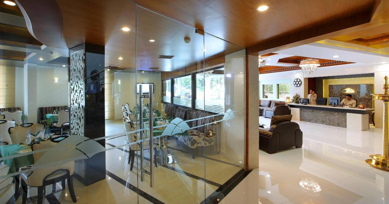 Hotel Port Palace Kovalam Extérieur photo